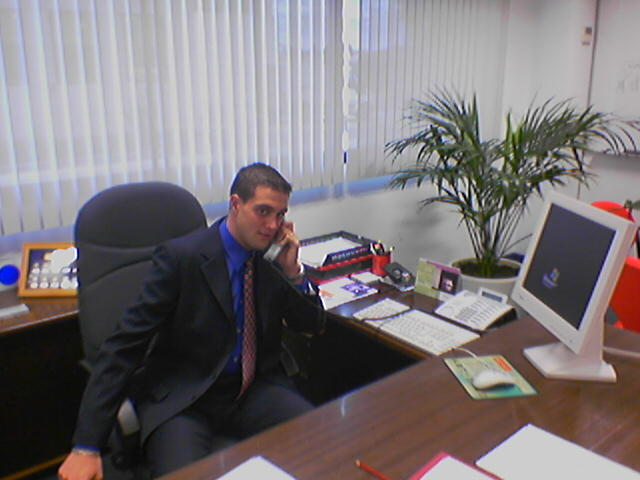 Joaquin Moreno como CEO de S2i2 en su despacho